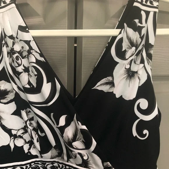 White House Black Market Dress - Picture 4 of 6